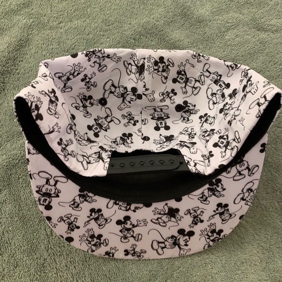 Mickey Mouse hat - Picture 3 of 3